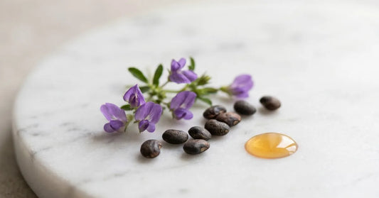 Retinol vs. bakuchiol: care e diferența și ce să alegi dacă ai pielea sensibilă